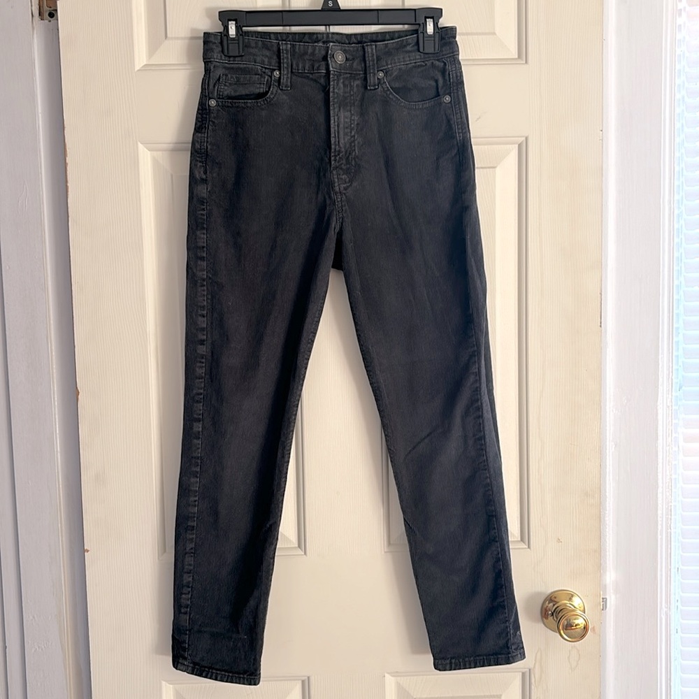 American Eagle corduroy mom jean. Black. Women’s 2 Short